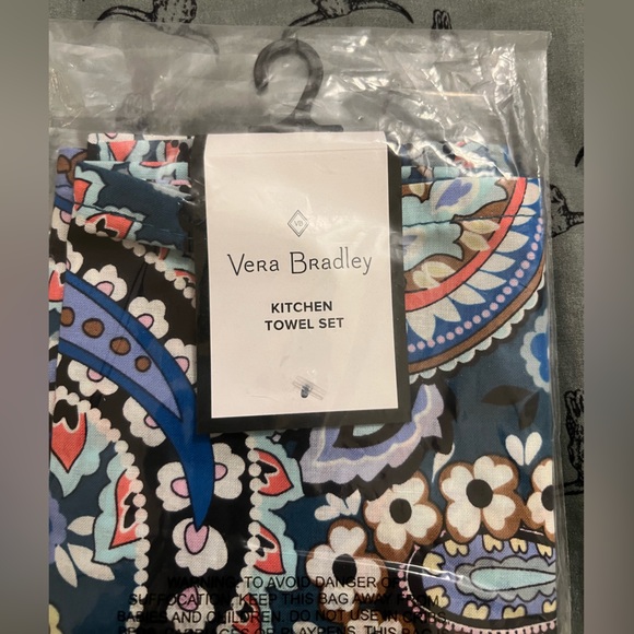 Vera Bradley kitchen towel set - Picture 2 of 2